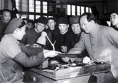 将大兴调查研究真正落到实处,就必须要求领导干部亲自写调研报告,就必须将领导干部亲自写调研报告制度化,就必须在领导干部中评选出有见地的调研报告!唯有如此,“瞎摸”才能休矣!