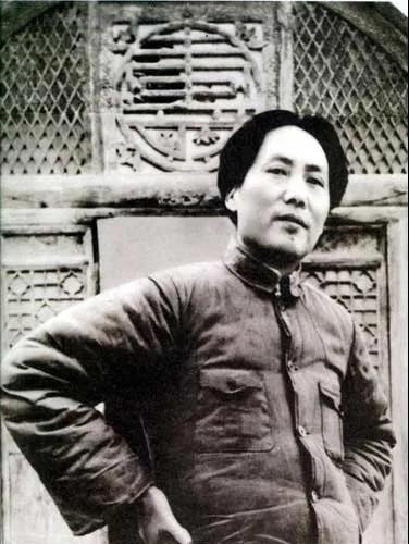 在内卷和躺平的无限拉扯之中,有越来越多的打工人找到了高喊“人民万岁”的北斗星。而找到了这个北斗星,就意味着找到了希望!