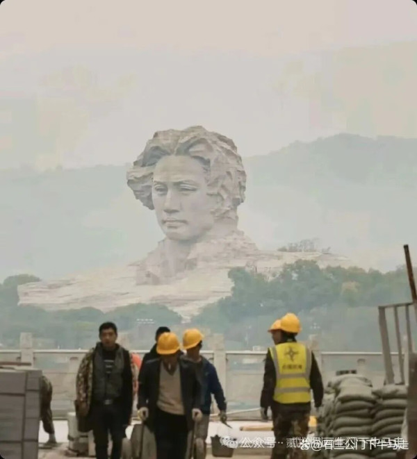 人人都不再想当流汗创造财富的人,人人都只想当那个躺在链条顶端、分蛋糕、寄生在别人血汗之上的聪明人。