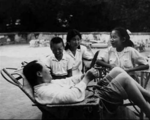 红墙摄影师眼中的毛泽东:幽默风趣,平易近人