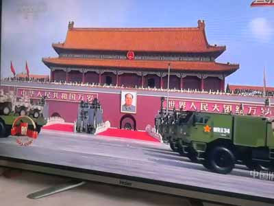 孙中山是伟大的革命先行者，对近现代史影响巨大，值得国人永远铭记尊重。真正开天辟地、改天换地，解三千年倒悬之危，让这个民族脱胎换骨的历史巨人是毛主席。