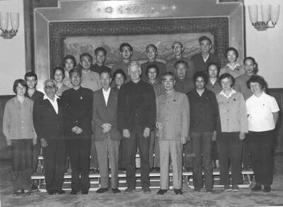 1971年,周总理与美国人韩丁一家谈文革