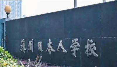 胡女士的逝世,是一件令人惋惜和痛心的事,在本质上,她与凶手、与那些跳桥跳楼自杀者、与那些过劳死的大厂新牛马、与不反抗的墨茶们和反抗的欧金中们一样……都是被这个社会吃掉的人。