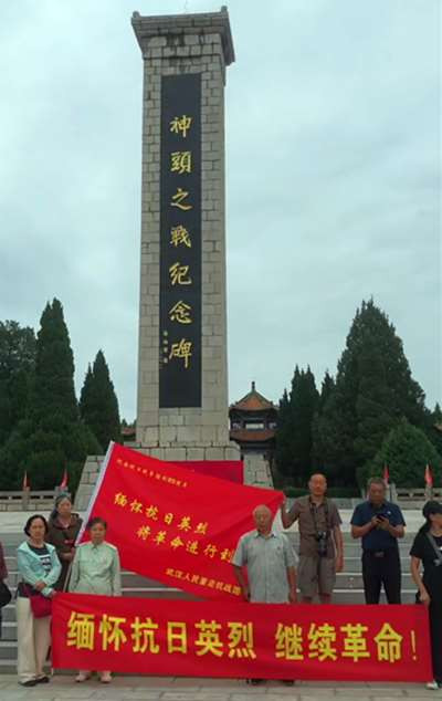 武汉人民纪念抗战胜利80周年,重走抗战路胜利结束!(图片新闻)
