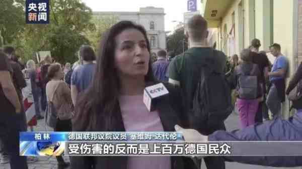 德国光伏、风电已经愈发成熟,再背靠法国这个核电大国,可以有效购买低碳电力,如果一切顺利的话,互相补充之下,未来能源倒也不缺。但俄乌冲突的黑天鹅事件直接打的德国措手不及,人民的抗议声此起彼伏。无奈之下,当地时间9月27日,德国经济部长罗伯特·哈贝克就表示,德国“可能”延长两座核电站的运营时间至明年4月。