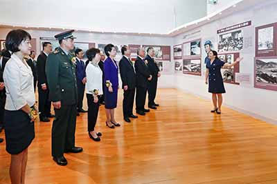 “中国出了个毛泽东”大型图片展在澳门开幕