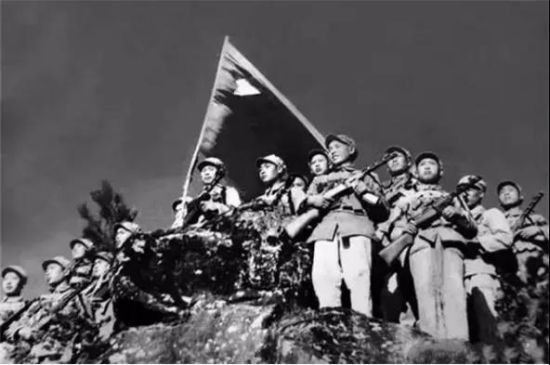 美国在越南打了10年，一次都没敢越过17度线。帝国主义在东方架起几门大炮就可以征服一个国家、一个民族的历史，一去不复返了! 这就是抗美援朝的意义。这就是中国人民解放军打出来的地位！