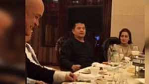 对“老毕现象”，绝不能讲费厄泼赖，就是要弘扬鲁迅先生倡导的“痛打落水狗”的精神!因为正如鲁迅先生所分析的，落水狗已经“耸身一摇，将水点洒得人们一身一脸”了，如果“将它的落水认作受洗，以为必已忏悔，不再出而咬人，实在是大错而特错的事”。