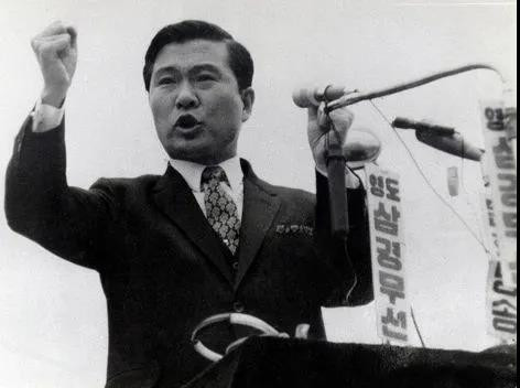 这些都让越来越多的韩国民众意识到，美国并不是施恩韩国的散财童子，更不是为半岛播撒民主意识的恩公，美国只是为了自己的帝国利益来到这里，虽然吃相稍微好看一点，但本质上与日本殖民者无甚不同。