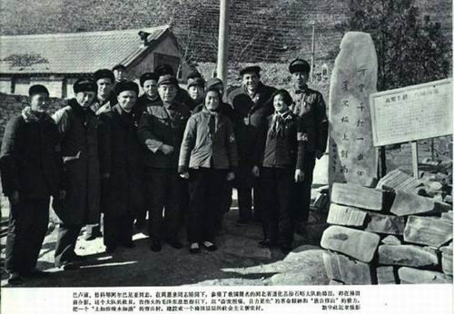 以市场经济原理对照学习毛泽东晚年思想(连环画)——纪念中国人民的伟大领袖诞辰一百二十周年
