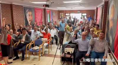 维持一个小型组织总是比支持一代活动分子更舒适。但这是一种致命的舒适。分裂一个脆弱的结构是一种风险;让自己曾经培养的数百名年轻人陷入绝望则是一种过错。