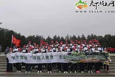 韶山又迎新客：从老人到学生到吴连登，对毛主席的思念不断代！