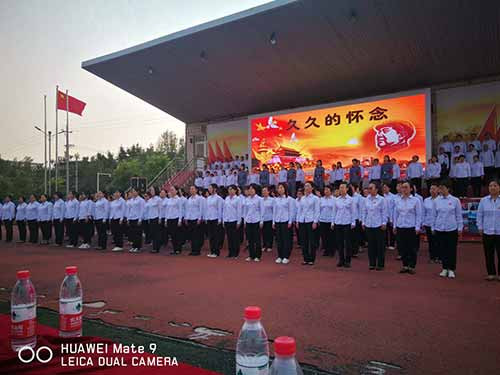 河北滦州三中纪念毛主席逝世43周年