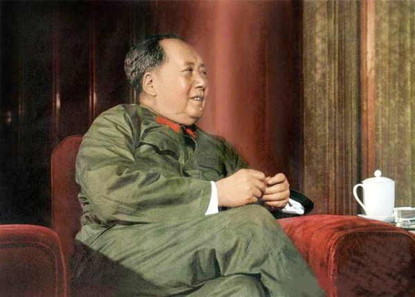 斯诺：有一个问题我还不大清楚，即主席对我讲这些，是供公开发表用，还是作为介绍背景材料，还是朋友之间的交谈，还是三者兼而有之。毛泽东：不供发表。就是作为学者，研究者，研究社会情况，研究将来，研究历史嘛。