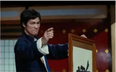 李小龙值得尊敬，但民族情绪不应替代阶级分析，也不应借毛泽东的名字为其背书。本文列举的视频或文章，除了不管白毛黑猫的无底线流量商业动机之外，很多情况下也是历史虚无的常用套路，不可不察。