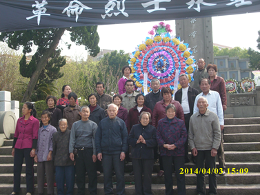 海岛村民清明节自动到烈士墓祭拜英烈