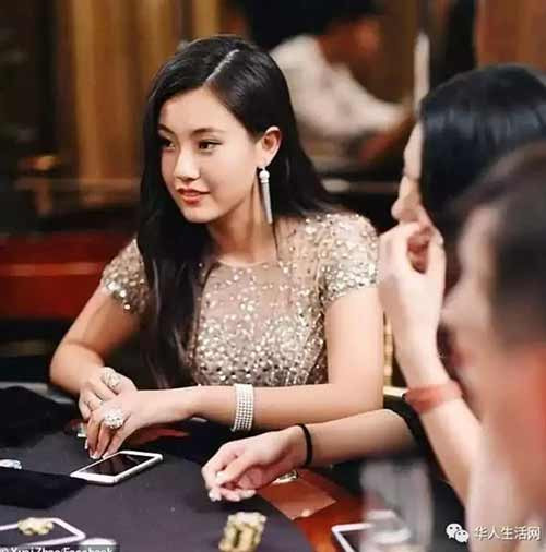 看看，满口的梦想、奋斗、努力、自己打造事业.....然而，赵老爷是靠650万美元的大手笔开路，才让”普通女孩“成为“美国高考状元”上了斯坦福的。