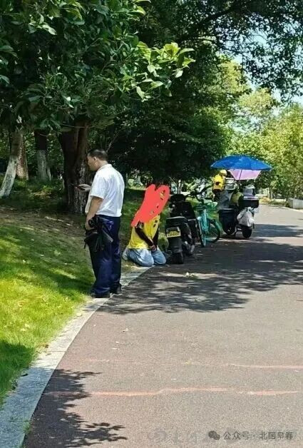 “谁是我们的敌人?谁是我们的朋友?这个问题是革命的首要问题。”资产阶级最擅长的,就是让基层劳动者把朋友当敌人,把敌人当朋友。