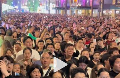 “没有正确的政治观点,就等于没有灵魂。”