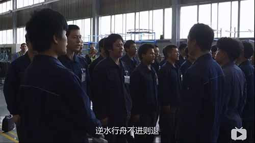 天下乌鸦一般黑,这是工人们都深知的道理。 天下工人一般苦,这也是工人们深感的现实。