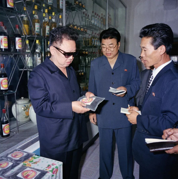 【朝鲜图片展】——值此伟大领导者金正日同志华诞84周年