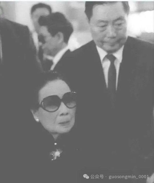 “人格化的半封建半殖民地”宋美龄重新走红,是一面镜子——映照出的是一些令人不安的迹象,和值得警惕的暗流。