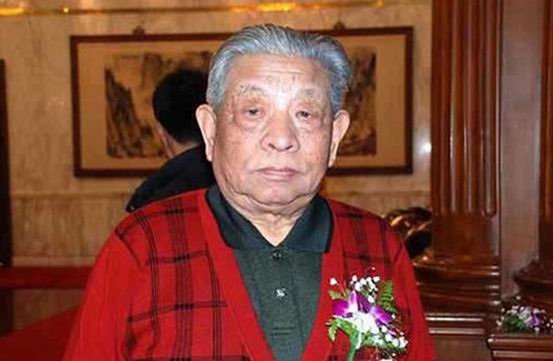 十八大已经胜利召开过了，习近平总书记的讲话鼓舞人心。我们要永远坚持毛泽东思想的指导，坚定地沿着毛主席指引的社会主义方向前进。