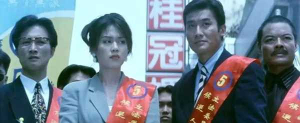 随着香港经济结构上彻底金融化,房地产化,旅游服务化,新一代港人心中的“国际中心”认同感又不断加强,催生出类似“世界公民”的心态,在文化情感上开始更靠近欧美。10年之后,香港文化圈大举北上,有能力的港人也大批到大陆发展,还留在本地市场的发展空间更为窄小,无法参与到北上进程,也没有退路的香港新一代青年,就只能在自身地位衰落的过程中不断怀念想像的从前,对大陆的观感越来越非理性,最终沦为港独分子的工具。