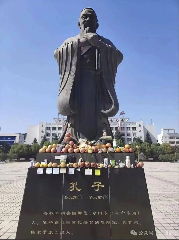 对于今天的青年而言,真正重要的不是放弃读书,而是摆脱幻想。既不要因为高考失利而否定自己,也不要因为考上名校就产生优越感。既要努力学习,也要看清现实。既要追求个人发展,也要认识到自己与广大劳动群众共同的命运。