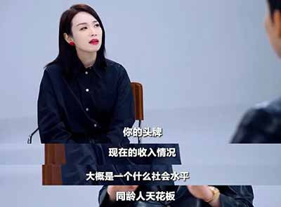 演出结束后，一切又迅速回到现实。 演员卸妆、换衣服，准备下一场演出。那些被反复讨论的肌肉、荷尔蒙和“性张力”，最后也只是整套娱乐工业里的工作内容。
