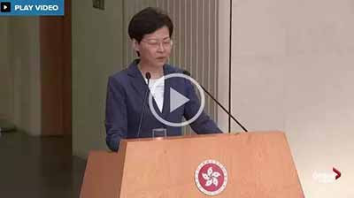 直击｜香港机场瘫痪两天，现场出现美国国旗