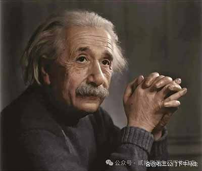 在社会政治领域，他是一位旗帜鲜明的民主社会主义者。他运用严谨的逻辑与人文关怀，对资本主义的经济无政府状态、寡头政治和对人性的摧残进行了深刻的批判。他将建立社会主义经济和以社会目标为方向的教育制度视为人类社会实现救赎、克服“寂寞和孤独”的唯一出路。