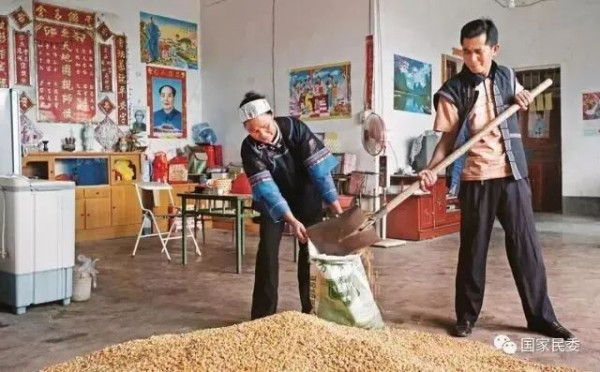 毛主席是我党我军我国各族人民敬爱的伟大领袖:这是公认的,对不对?