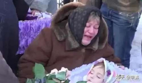 郊外白雪皑皑的原野里,嵌着镌刻了那一段著名文字的石碑:“人最宝贵的是生命,生命对每个人只有一次。一个人的一生应该是这样度过的:当他回首往事的时候,他不因虚度年华而悔恨,也不因碌碌无为而羞愧;这样,在临死的时候,他就能够说:我的整个生命和全部精力,都已经献给世界上最壮丽的事业——为人类的解放而斗争!”