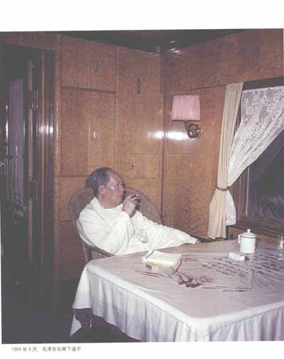 历史铸真理,实践证大道。毛泽东式科学社会主义,是马克思主义中国化第一次历史性飞跃的核心结晶,是中国共产党百年奋斗积淀的最宝贵思想财富、理论财富、政治财富。