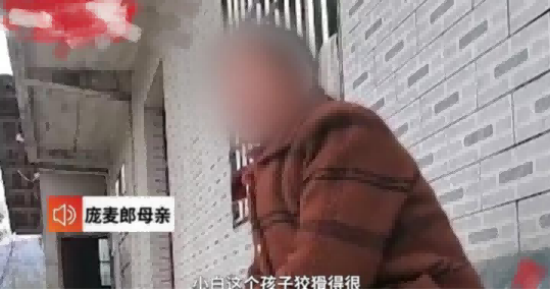 在如今的流行文化、网红经济的大潮冲刷下，面对山外的纸醉金迷和家乡的贫瘠闭塞，你很难找到一个能够安心读书、耐心成长的农村孩子了。