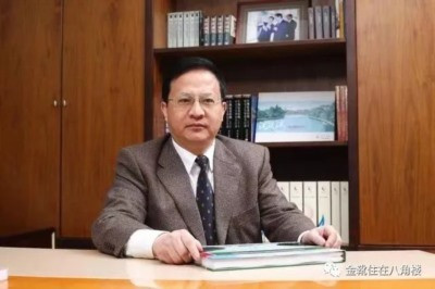造成这个现象不是一蹴而就的,这其中其实包含着一个关于「私有化」的历史往事