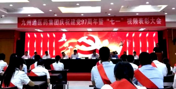 有的党建专家甚至还拿“红军所以艰苦奋战而不溃散,支部建在连上是一个重要原因”，来说明私企建党的重要性，其要害就是混淆了公私的根本区别，这不是风马牛不相及，这不是南辕北辙?