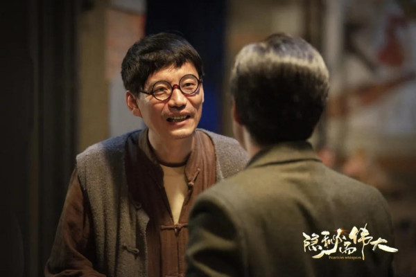 个人一定是无法脱离社会的，看上去个人能把握命运，实际上却是个人的命运被社会所左右。