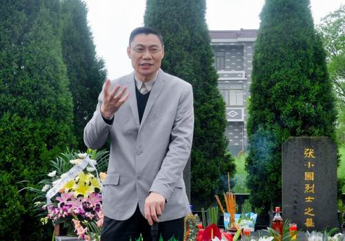 昆仑岩:烈士墓前的心声——接受大家庭的革命传统教育