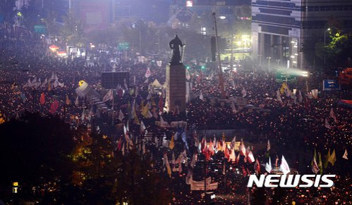 南朝鲜30万人倒朴 游行学生：成立革命政权