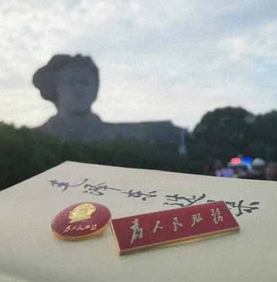 毛泽东不是“借日本人之手打国民党”，而是通过正确的战略，在残酷环境中保存并发展了革命力量。中共既肩负抗日救亡的民族使命，也肩负建立新中国的历史重任。他们相信，只要党活下来，就能最终打败日本、解放中国。