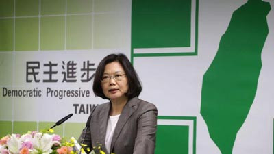 【摘要】台湾当局新领导人的就职演说及绿营近期的种种行为，处处让人担心。虽然民进党再次执政后不会也不敢再如以往大张旗鼓推行“法理台独”，但仍应警惕他们以“小步快跑”、“时间换空间”的方式全方位推行“去中国化”图谋。
