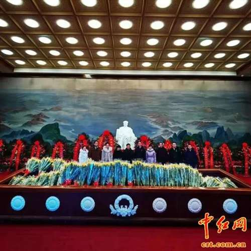 今天的毛主席纪念堂:老人家亲属、身边工作人员前往瞻仰、缅怀