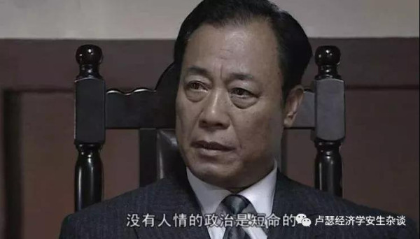 这些小资产阶级因为财产少得可怜,无法获得大资产阶级的认可,又不愿意和劳动者站在一起,只能是一种边缘人,被大资产阶级和劳动者一致认为是走狗。