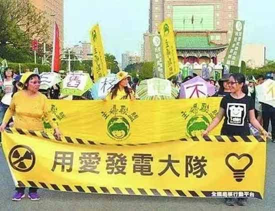 解放台湾，依靠的是钢铁一般的历史责任感和绝对自信的意识形态高位，这两者缺一不可。不论是自大浮夸的战狼精神，还是鼠目四顾的李鸿章主义，都只能被扫进垃圾堆中。