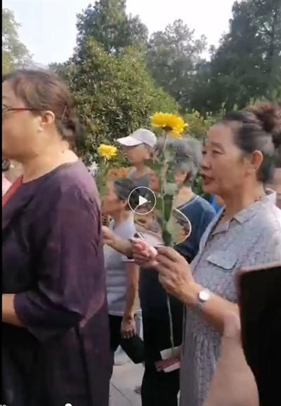 徐州市民2023年9月9日淮塔给毛主席献花纪实