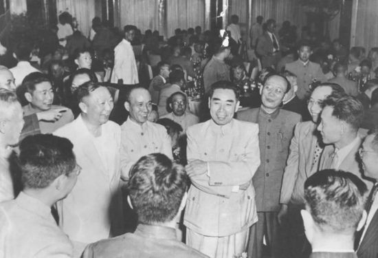 从无到有,从小到大,周恩来与中国半导体产业的起步发展