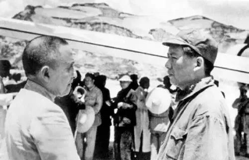 想要跳出“历史周期率”,必须有真正的无产阶级政权,赋予无产阶级真正的民主权利,同时对剥削阶级实施专政,彻底消灭造成“历史周期率”的真正根源——私有经济制度。