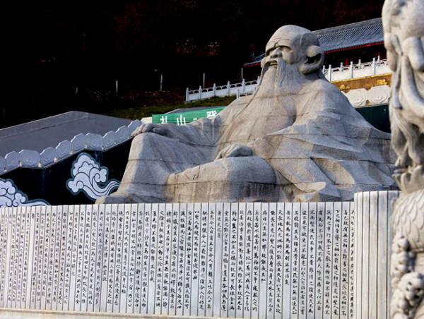 王忠新：九鼎铁刹山门可罗雀